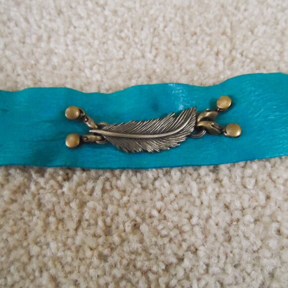 Teal Geniune Leather Cuff  bracelet with feather buckle - Picture 5 of 5